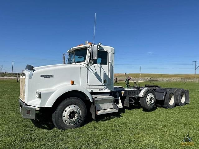 Image of Kenworth T800B equipment image 1