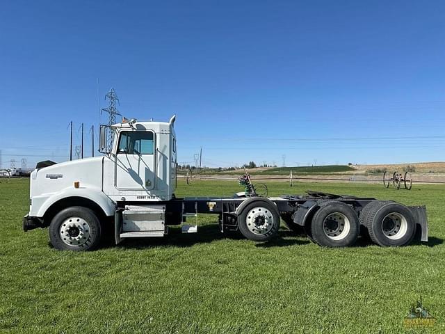 Image of Kenworth T800B equipment image 2