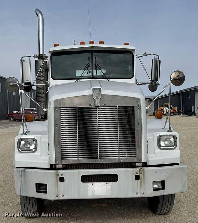 Image of Kenworth T800B equipment image 1