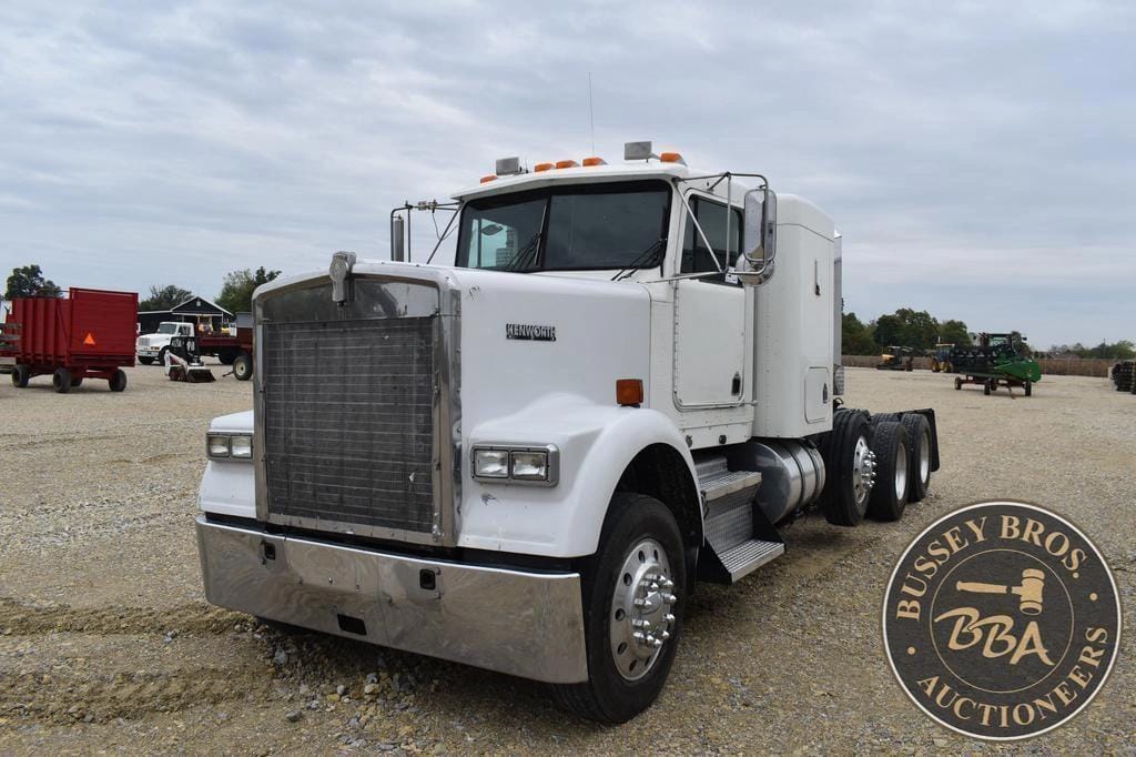 Main image Kenworth W900