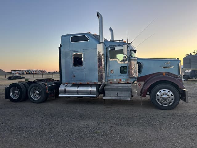 Image of Kenworth W900 equipment image 2