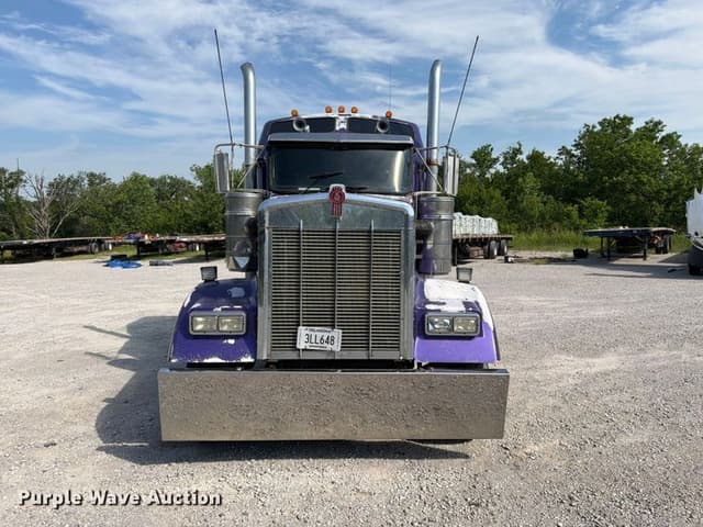Image of Kenworth W900 equipment image 1