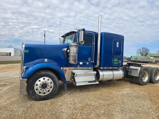 Image of Kenworth W900 equipment image 4