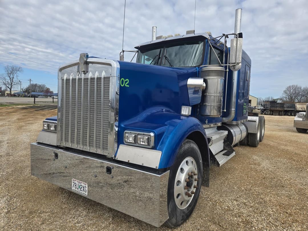 Image of Kenworth W900 Primary image