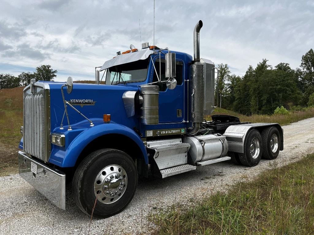 Main image Kenworth W900