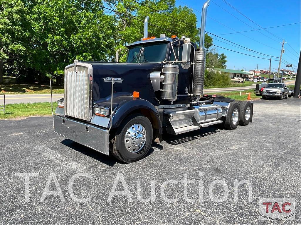 Image of Kenworth W900B Primary image