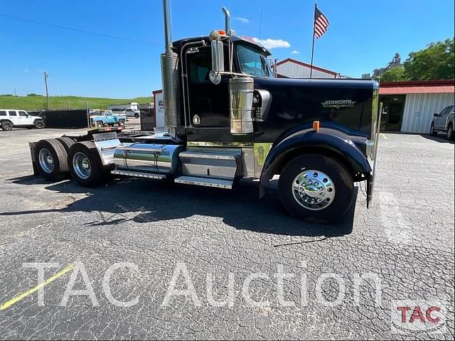 Image of Kenworth W900B equipment image 4