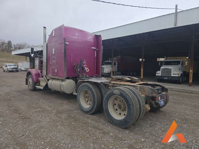 Image of Kenworth W900B equipment image 2