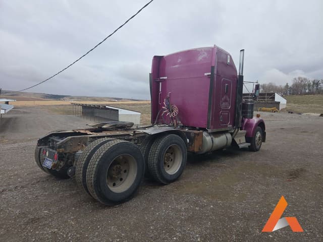 Image of Kenworth W900B equipment image 4