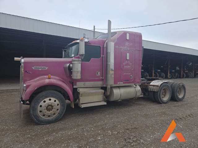 Image of Kenworth W900B equipment image 1
