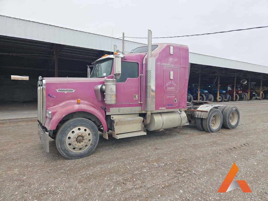 Image of Kenworth W900B Primary image
