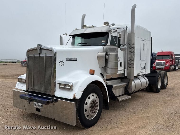 1999 Kenworth W900B Equipment Image0