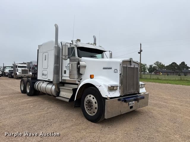 Image of Kenworth W900B equipment image 2