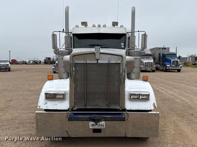 Image of Kenworth W900B equipment image 1