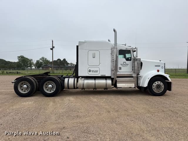 Image of Kenworth W900B equipment image 3