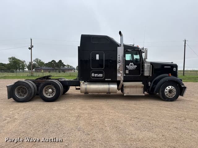 Image of Kenworth W900B equipment image 3