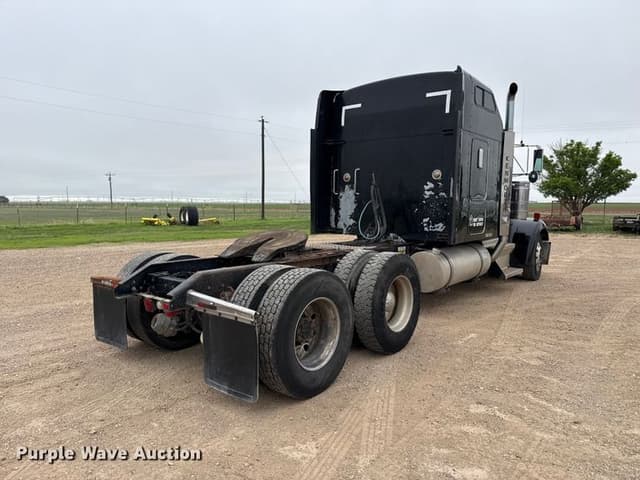 Image of Kenworth W900B equipment image 4
