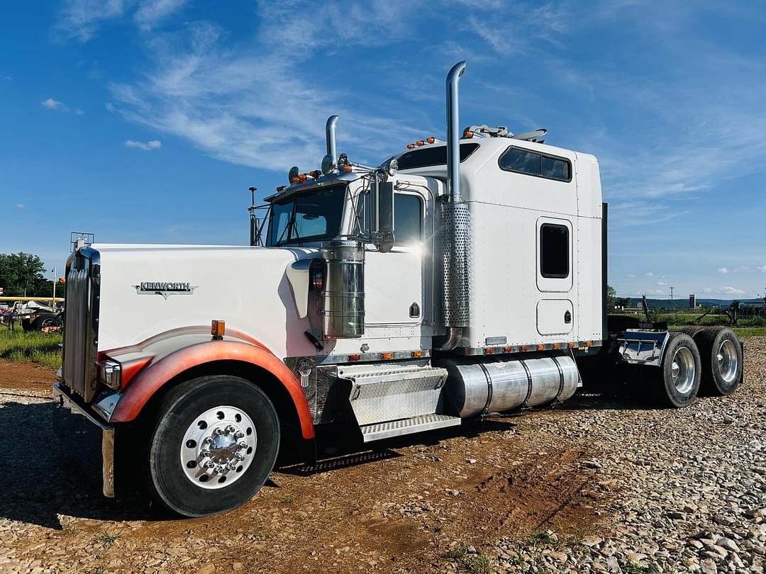 Image of Kenworth W900B Primary image