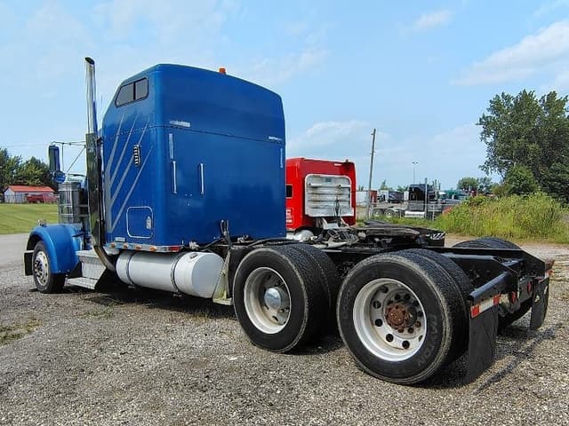 Image of Kenworth W900L equipment image 2