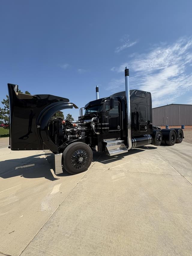 Image of Kenworth W900L equipment image 3
