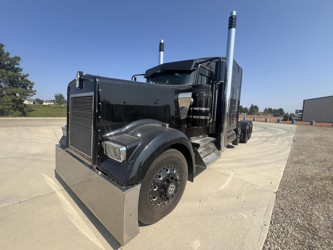 Image of Kenworth W900L Primary image