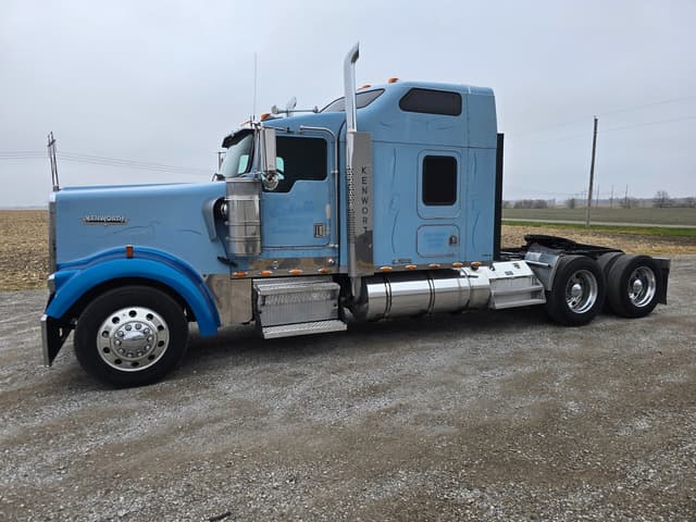 Image of Kenworth W900L equipment image 4