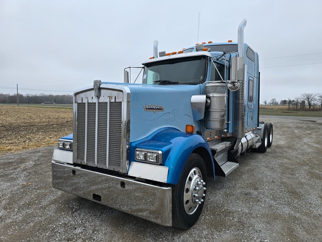 Image of Kenworth W900L Primary image