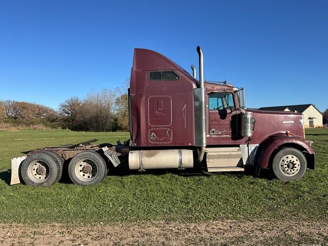 Image of Kenworth W900L equipment image 3