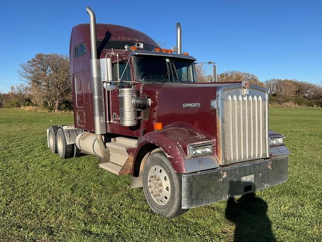 Image of Kenworth W900L equipment image 2