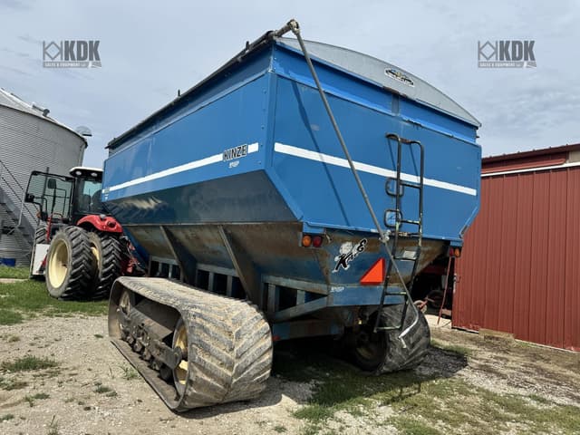 Image of Kinze 1040 equipment image 4