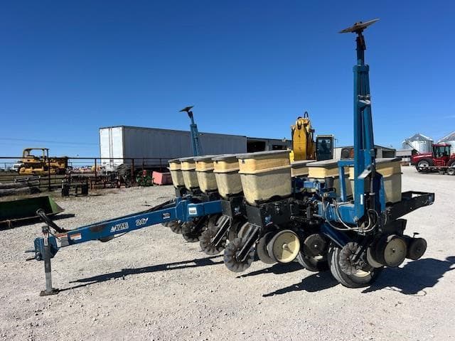 Image of Kinze 2000 equipment image 1