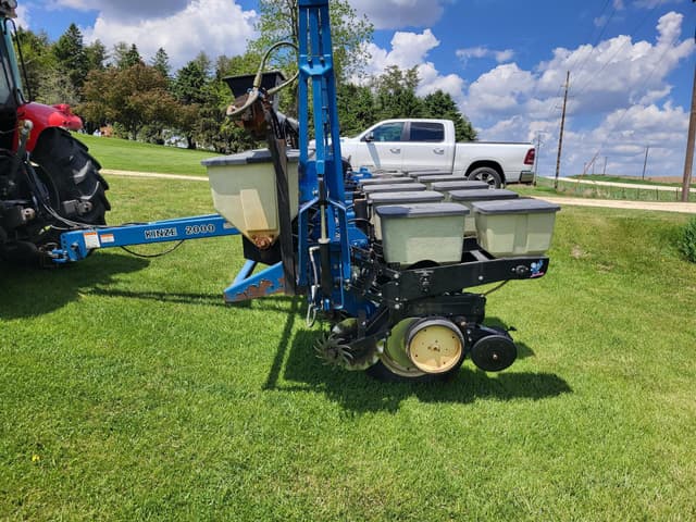 Image of Kinze 2000 equipment image 3