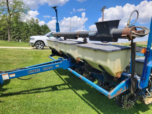 Image of Kinze 2000 equipment image 1