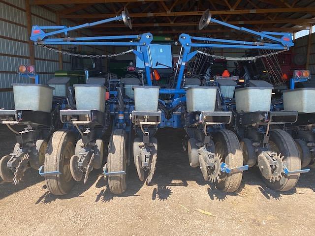 Image of Kinze 2210 equipment image 1