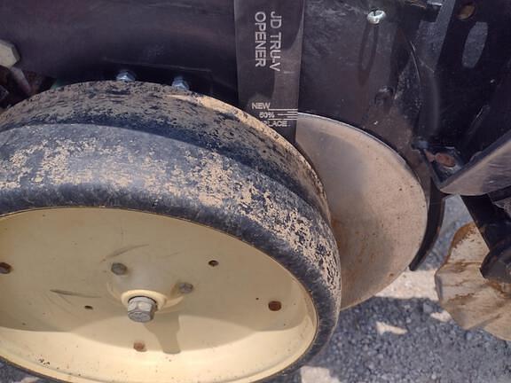 Image of Kinze 2210 equipment image 4