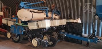 Main image Kinze 2210