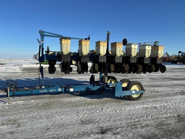 Image of Kinze 2500 equipment image 2