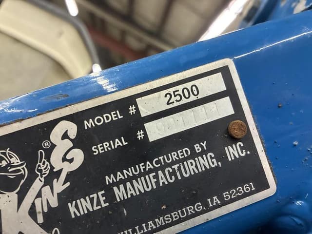 Image of Kinze 2500 equipment image 1