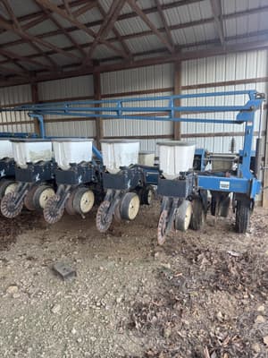 1999 Kinze 2600 Image