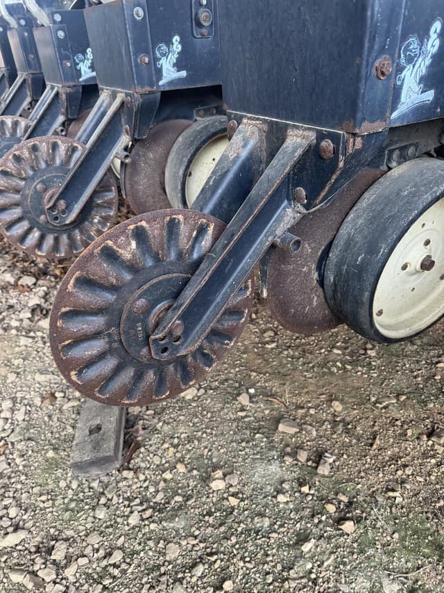 Image of Kinze 2600 equipment image 1