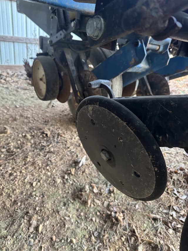 Image of Kinze 2600 equipment image 4