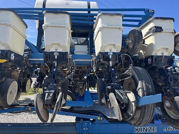 Image of Kinze 2600 equipment image 3