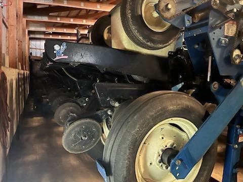 Image of Kinze 2600 equipment image 4