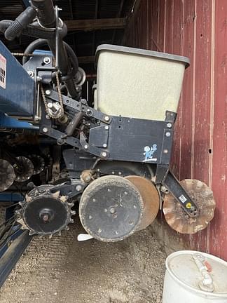 Image of Kinze 2600 equipment image 2