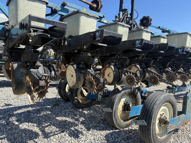 Image of Kinze 2600 equipment image 3