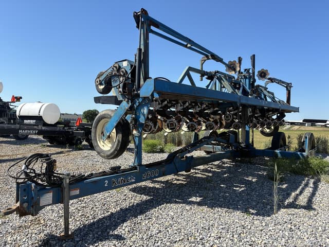 Image of Kinze 2600 equipment image 1