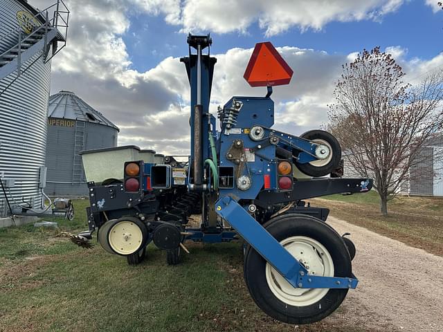 Image of Kinze 2600 equipment image 3