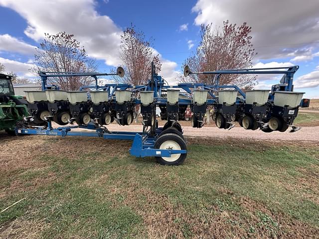 Image of Kinze 2600 equipment image 1