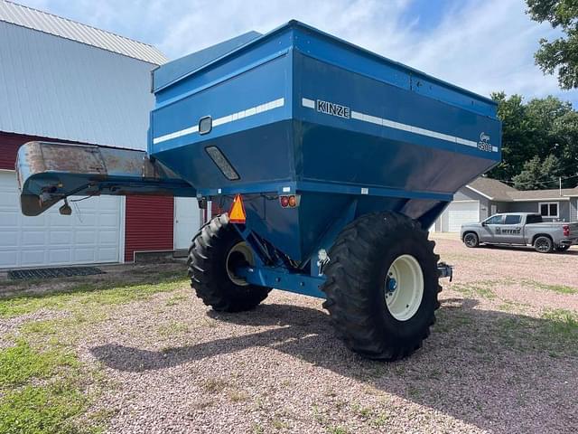 Image of Kinze 450 equipment image 3