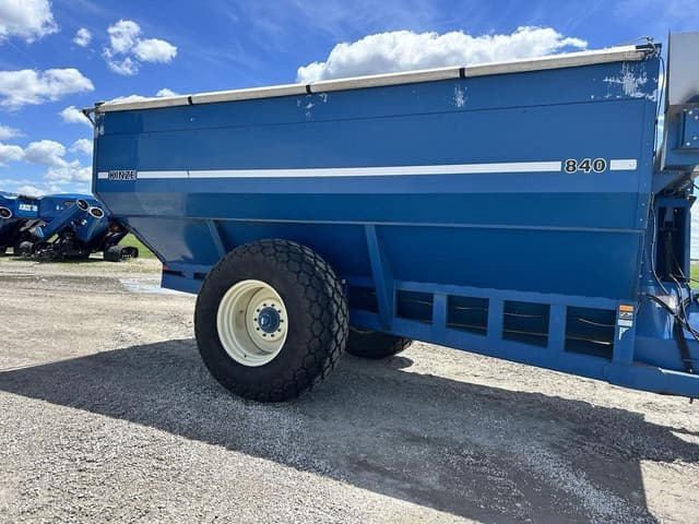 Image of Kinze 840 equipment image 1